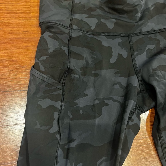 Lululemon Align 26” Leggings with Pockets - Picture 4 of 4